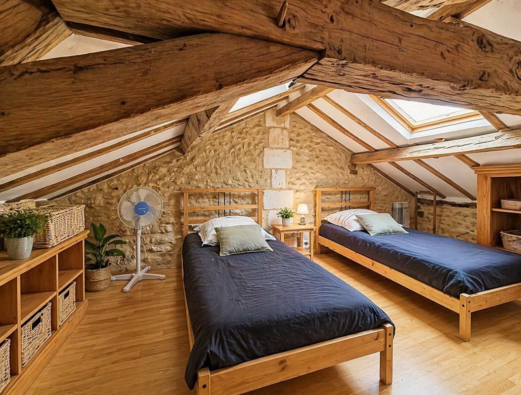 BUSSAC A vendre, superbe propriété en pierre de 245 m² habitable située à BUSSAC 24350 11