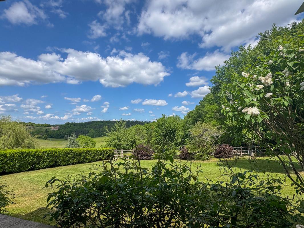 BUSSAC A vendre, superbe propriété en pierre de 245 m² habitable située à BUSSAC 24350 14