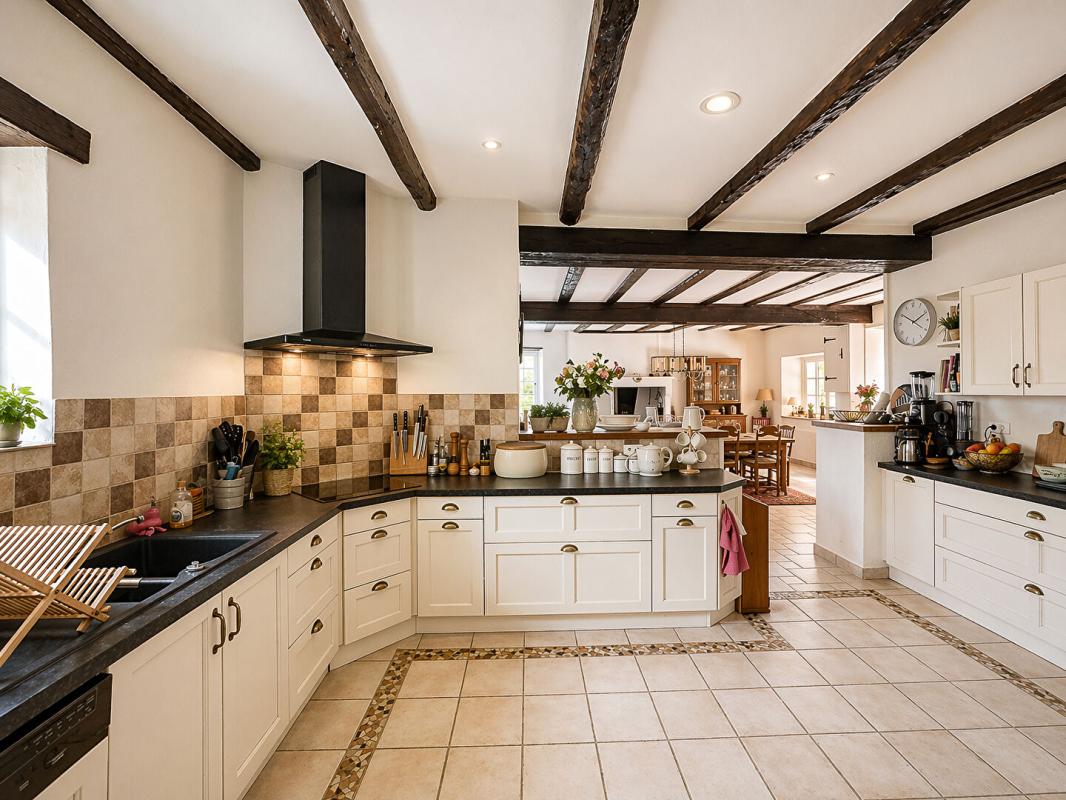 BUSSAC A vendre, superbe propriété en pierre de 245 m² habitable située à BUSSAC 24350 6