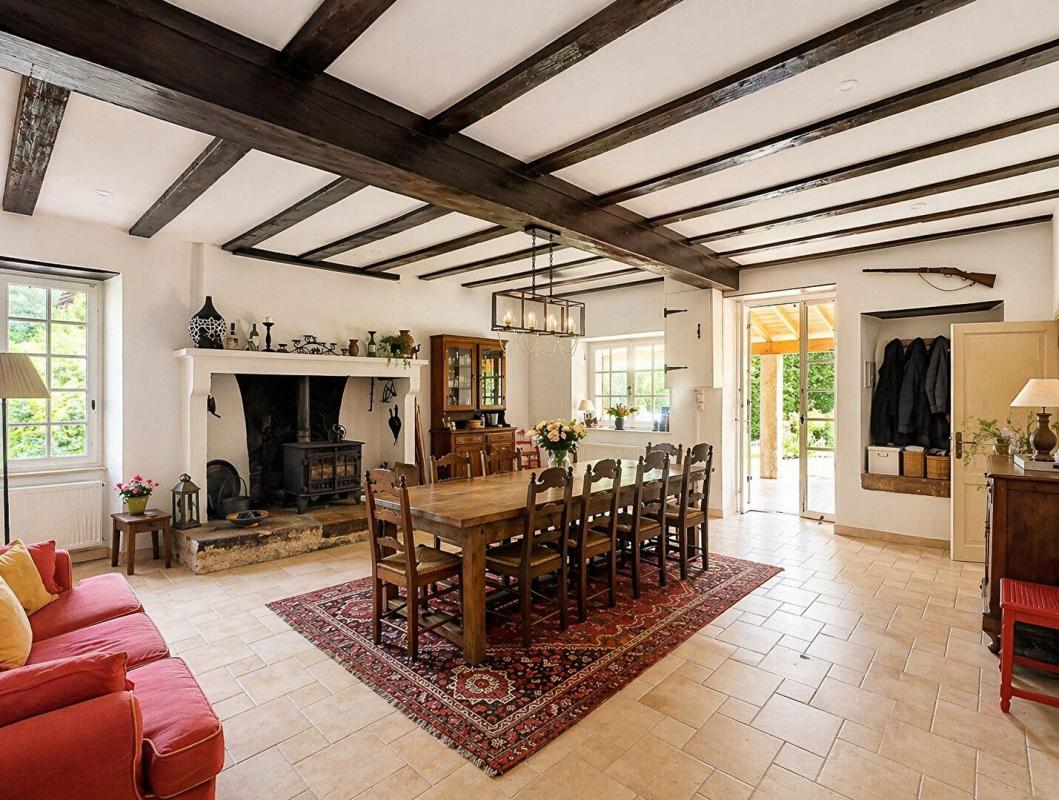 BUSSAC A vendre, superbe propriété en pierre de 245 m² habitable située à BUSSAC 24350 7