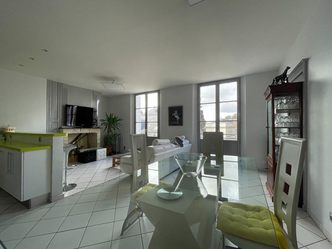 SAUMUR EXCLUSIVITE A VENDRE  49000 SAUMUR Appartement 3 pièces 82 m² balcon 2