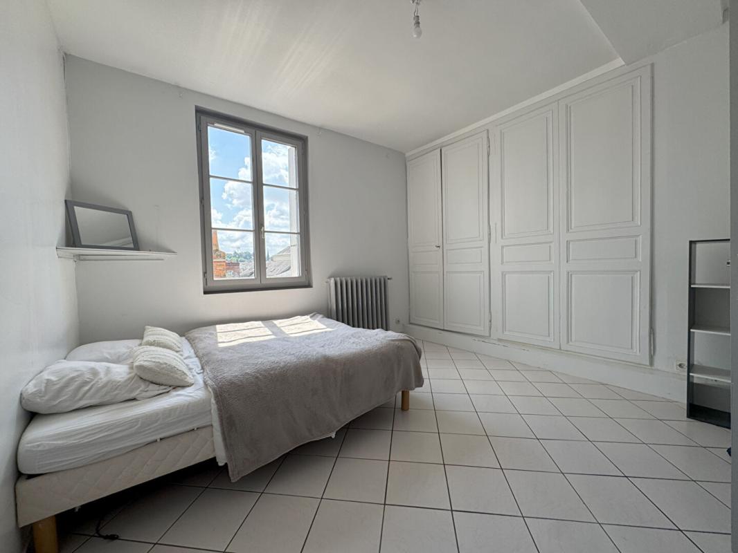 SAUMUR EXCLUSIVITE A VENDRE  49000 SAUMUR Appartement 3 pièces 82 m² balcon 5