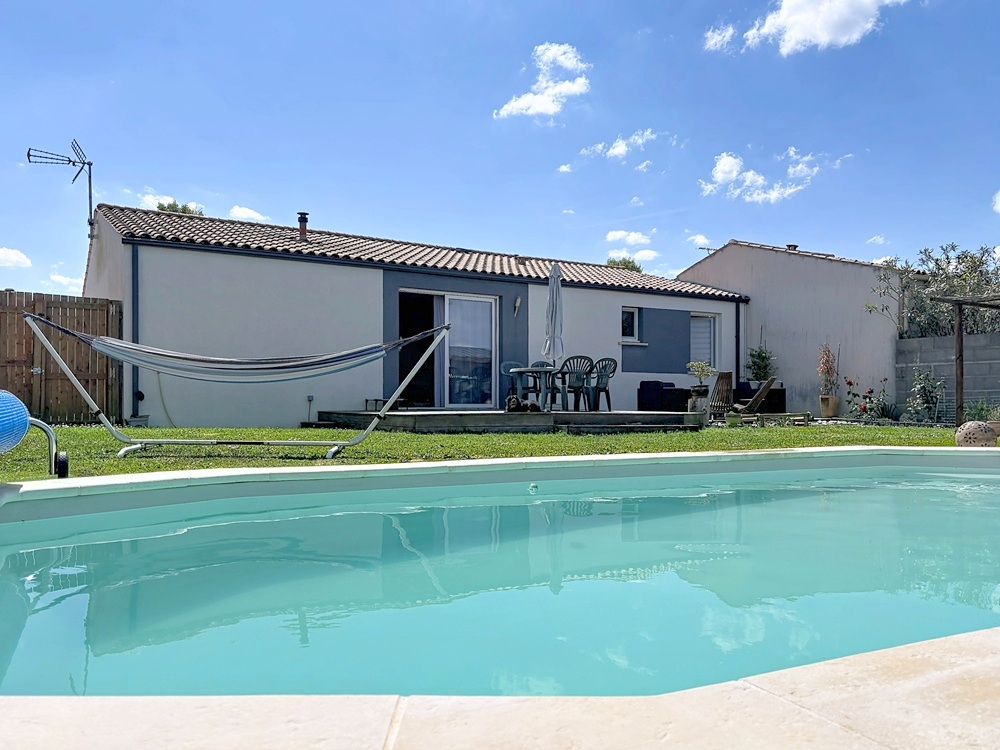 SAINT-JEAN-DE-LIVERSAY Maison de plain-pied 2015 - 3 chambres - Piscine - Garage - Quartier résidentiel - Centre village 12