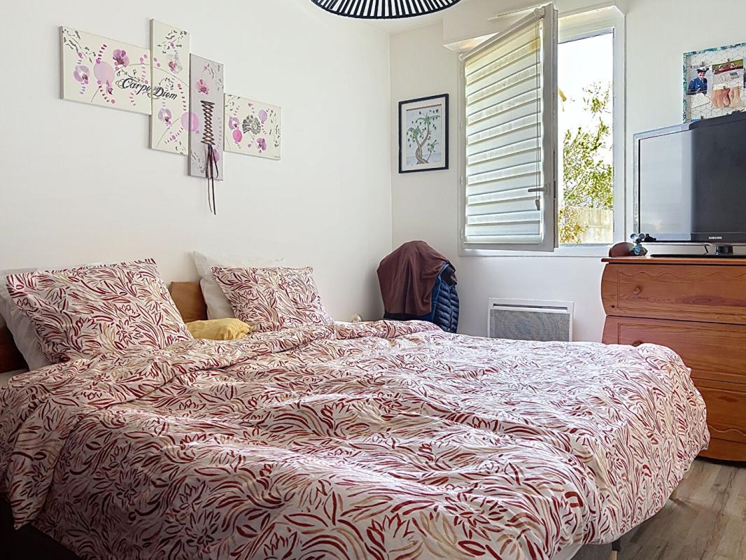 SAINT-JEAN-DE-LIVERSAY Maison de plain-pied 2015 - 3 chambres - Piscine - Garage - Quartier résidentiel - Centre village 13