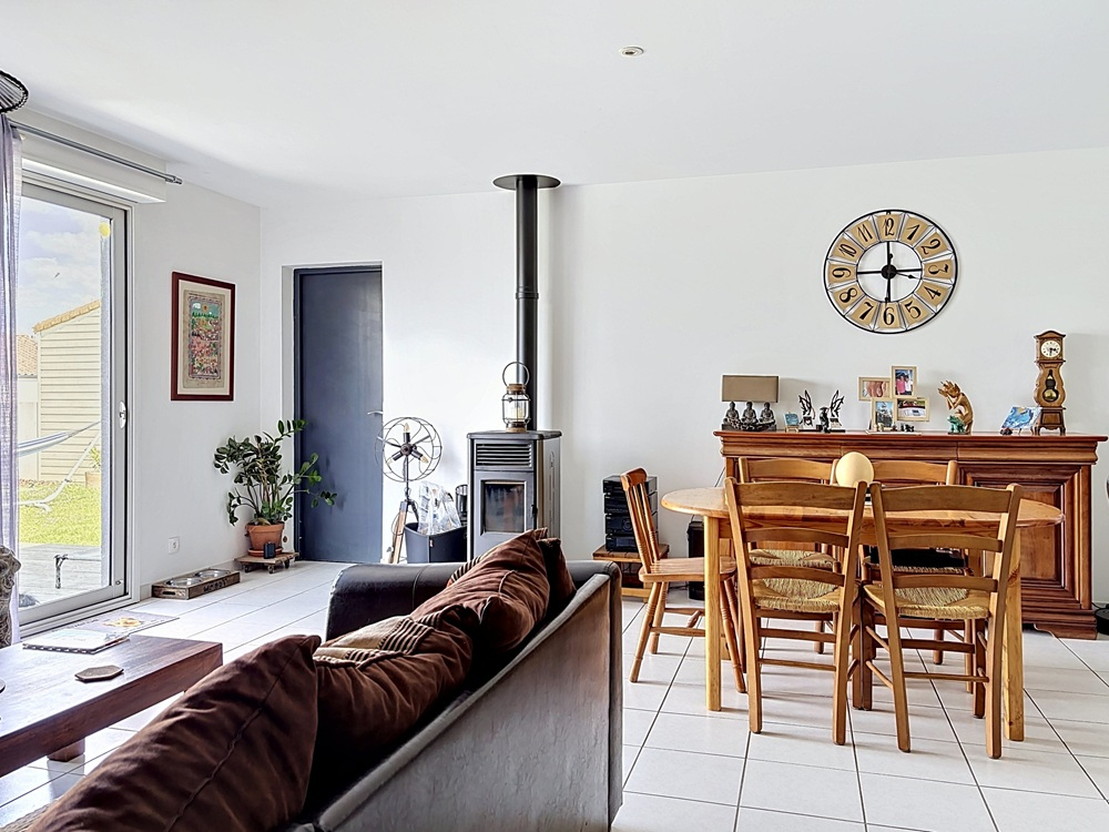 SAINT-JEAN-DE-LIVERSAY Maison de plain-pied 2015 - 3 chambres - Piscine - Garage - Quartier résidentiel - Centre village 4