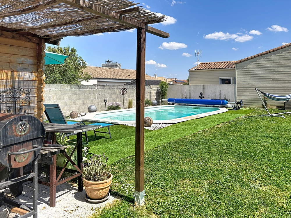 SAINT-JEAN-DE-LIVERSAY Maison de plain-pied 2015 - 3 chambres - Piscine - Garage - Quartier résidentiel - Centre village 6