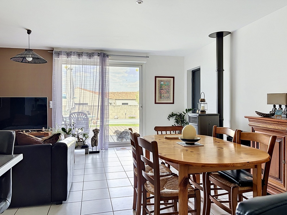 SAINT-JEAN-DE-LIVERSAY Maison de plain-pied 2015 - 3 chambres - Piscine - Garage - Quartier résidentiel - Centre village 8