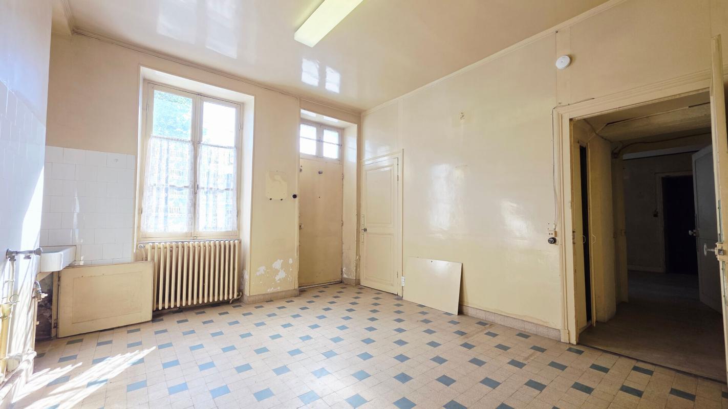 MEHUN-SUR-YEVRE MEHUN SUR YEVRE MAISONS DE VILLE 6 PIECES LOT DE 2 MAISONS 5