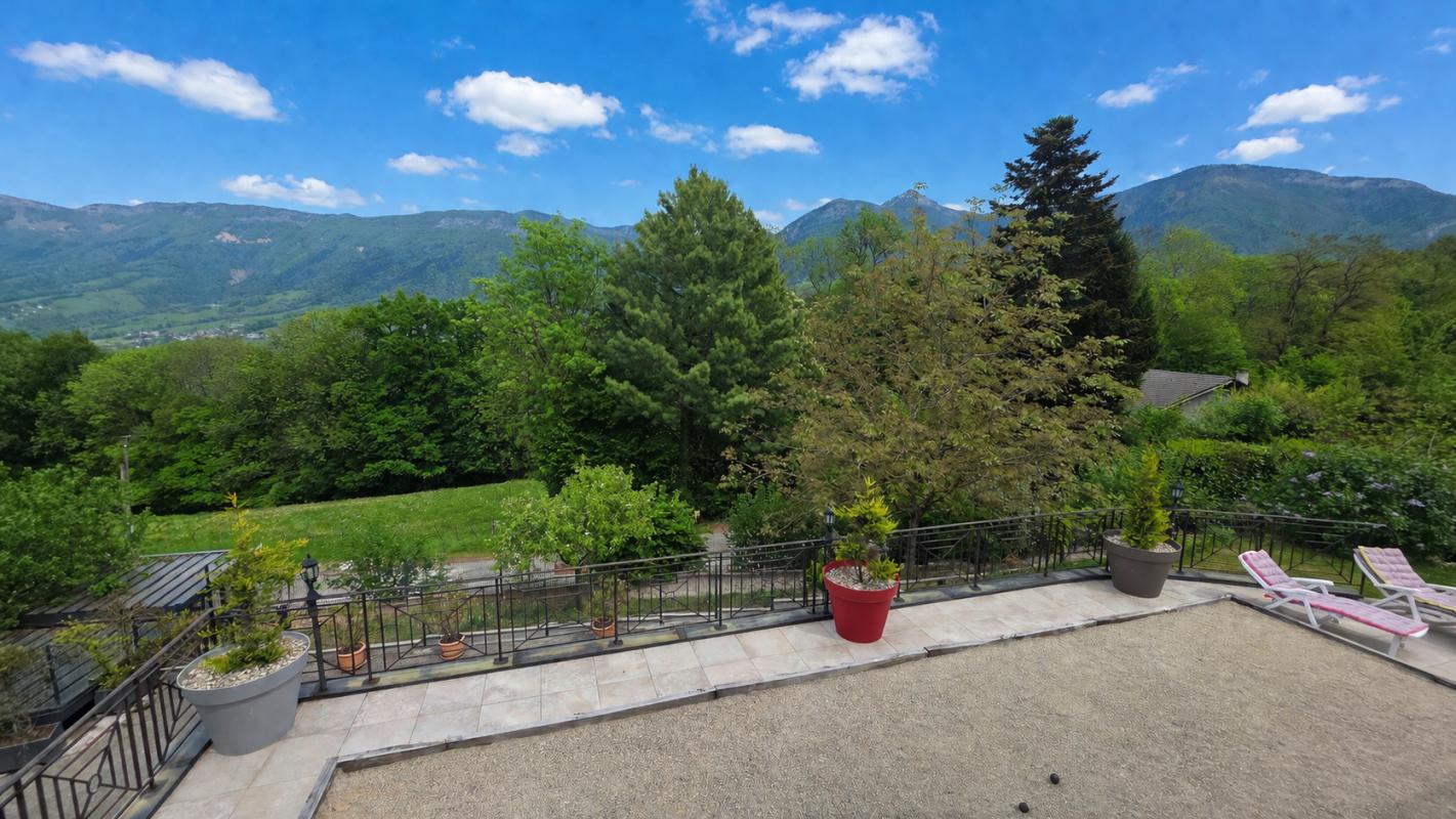 CURIENNE Grande maison familiale à  Curienne, 208 m2  sur parcelle de 1600m² 5