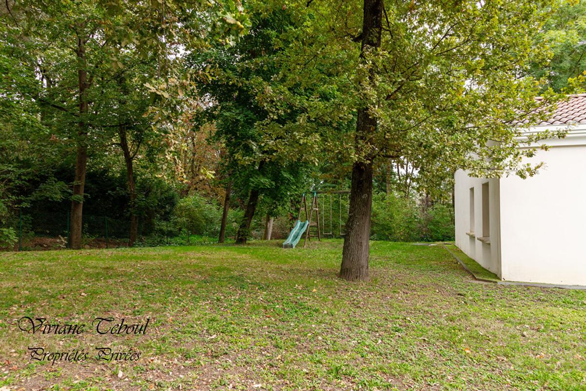 ECULLY Maison Ecully Tronchon.1650000. 7 pièce(s) 286 m2 .5 chambres .terrain 1890m2.piscine.jardin 11