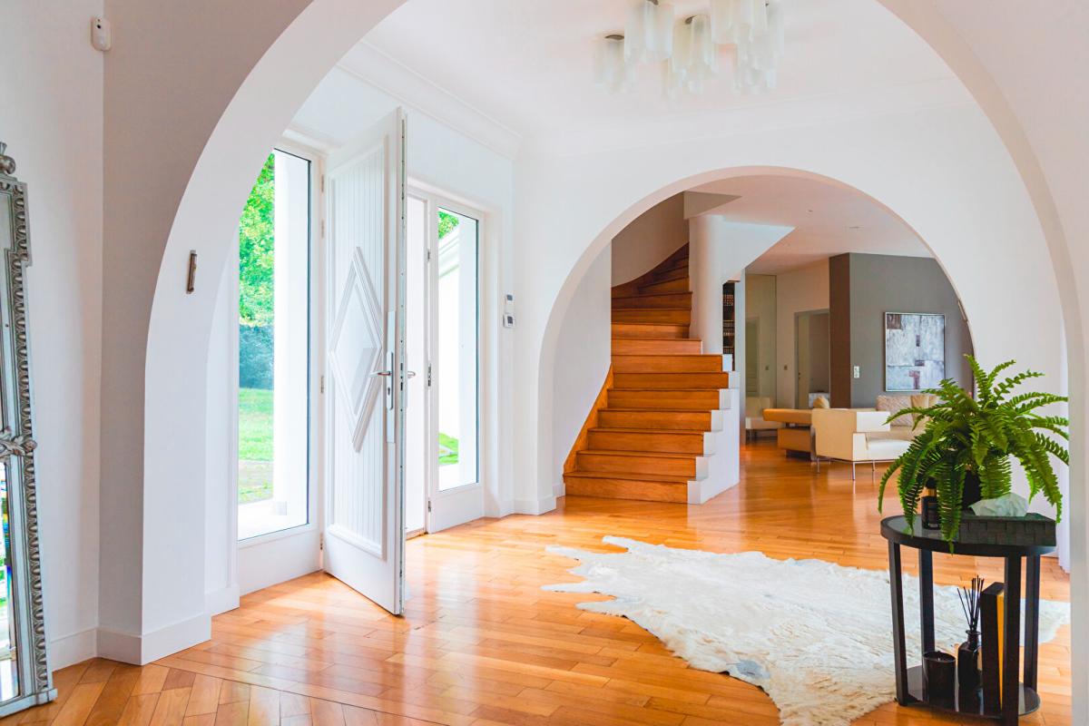 ECULLY Maison Ecully Tronchon.1650000. 7 pièce(s) 286 m2 .5 chambres .terrain 1890m2.piscine.jardin 17
