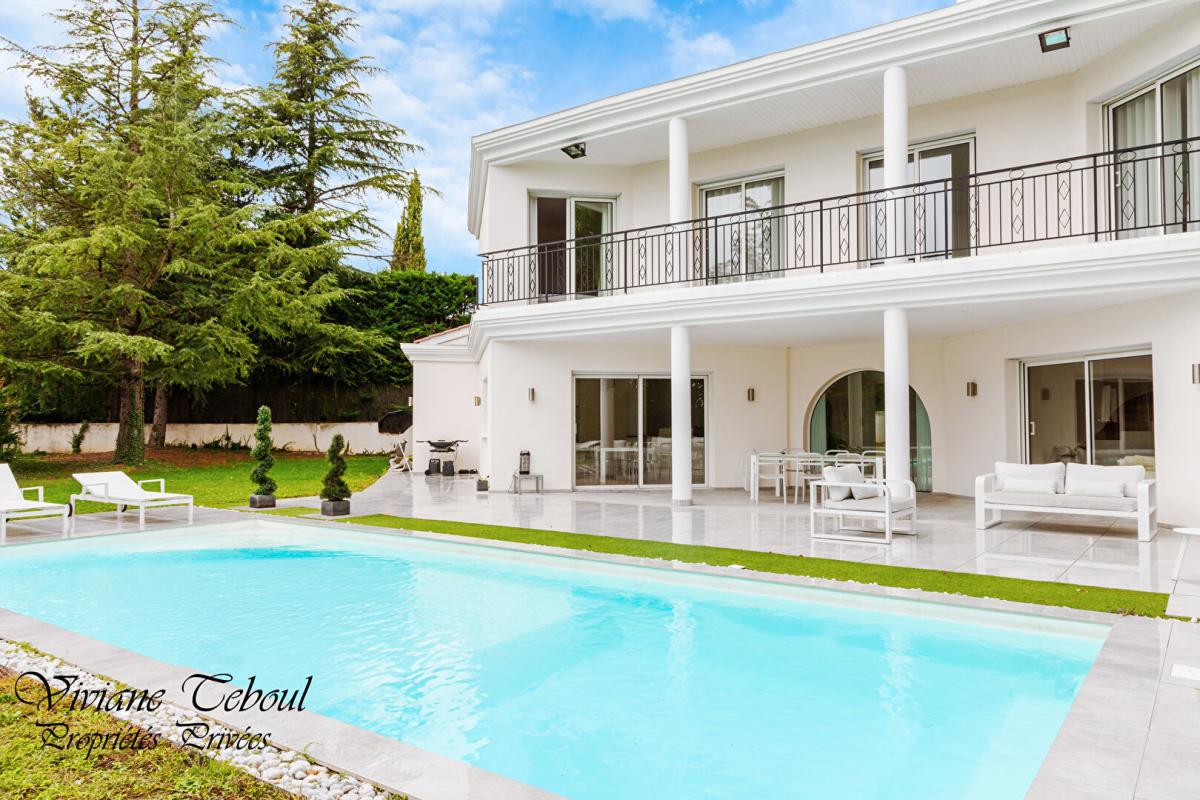 ECULLY Maison Ecully Tronchon.1650000. 7 pièce(s) 286 m2 .5 chambres .terrain 1890m2.piscine.jardin 4
