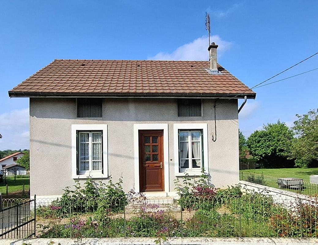 SAINT-JULIEN-SUR-REYSSOUZE Maison en village 70 m2 joli terrain 2
