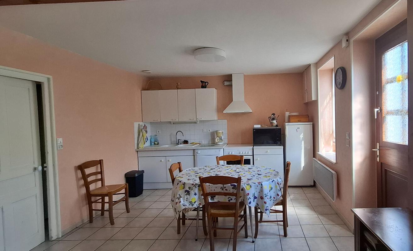 SAINT-JULIEN-SUR-REYSSOUZE Maison en village 70 m2 joli terrain 5