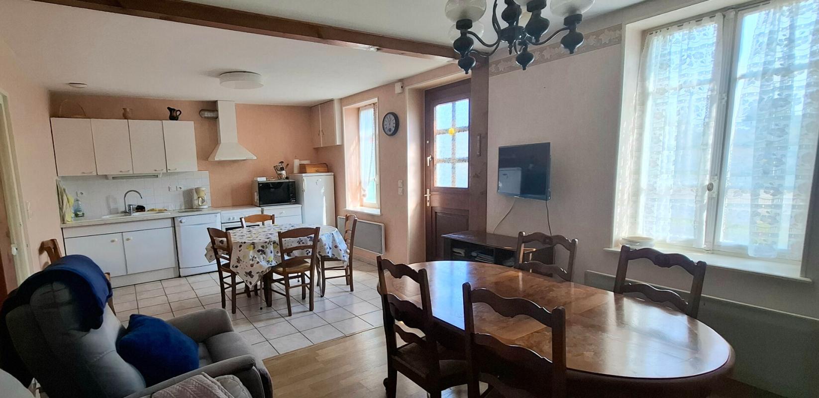 SAINT-JULIEN-SUR-REYSSOUZE Maison en village 70 m2 joli terrain 6