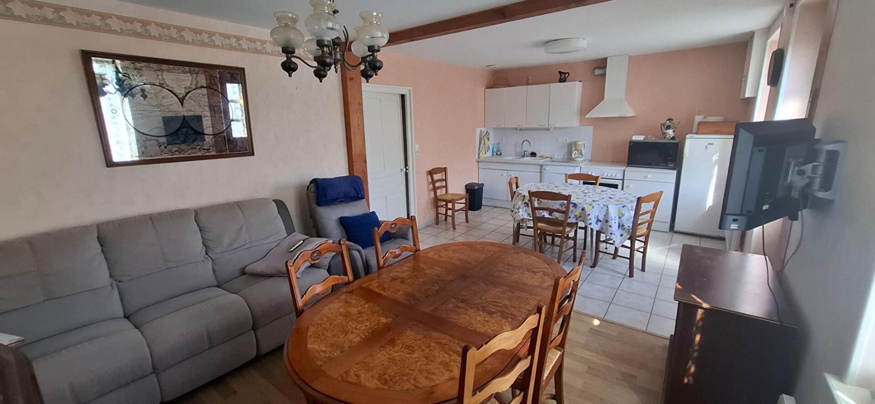 SAINT-JULIEN-SUR-REYSSOUZE Maison en village 70 m2 joli terrain 7