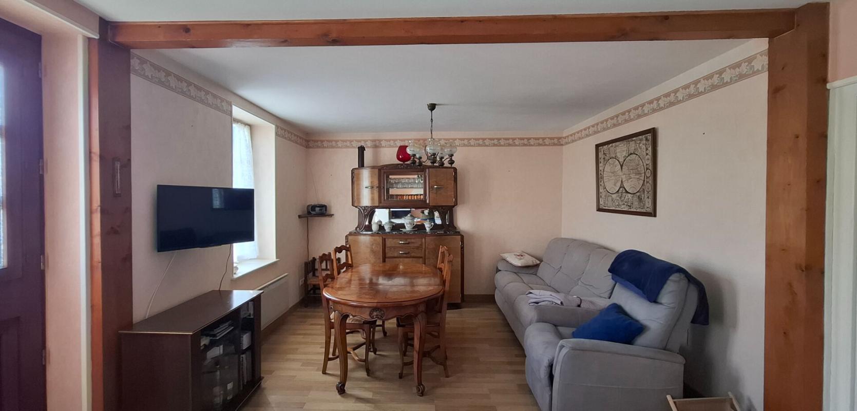 SAINT-JULIEN-SUR-REYSSOUZE Maison en village 70 m2 joli terrain 8