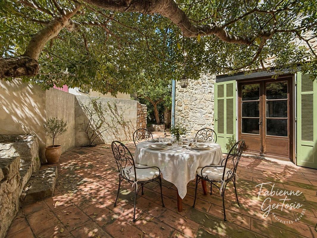 SOLLIES-VILLE Solliès-Ville! Maison de Village de 105m2 avec jardin et cave 13