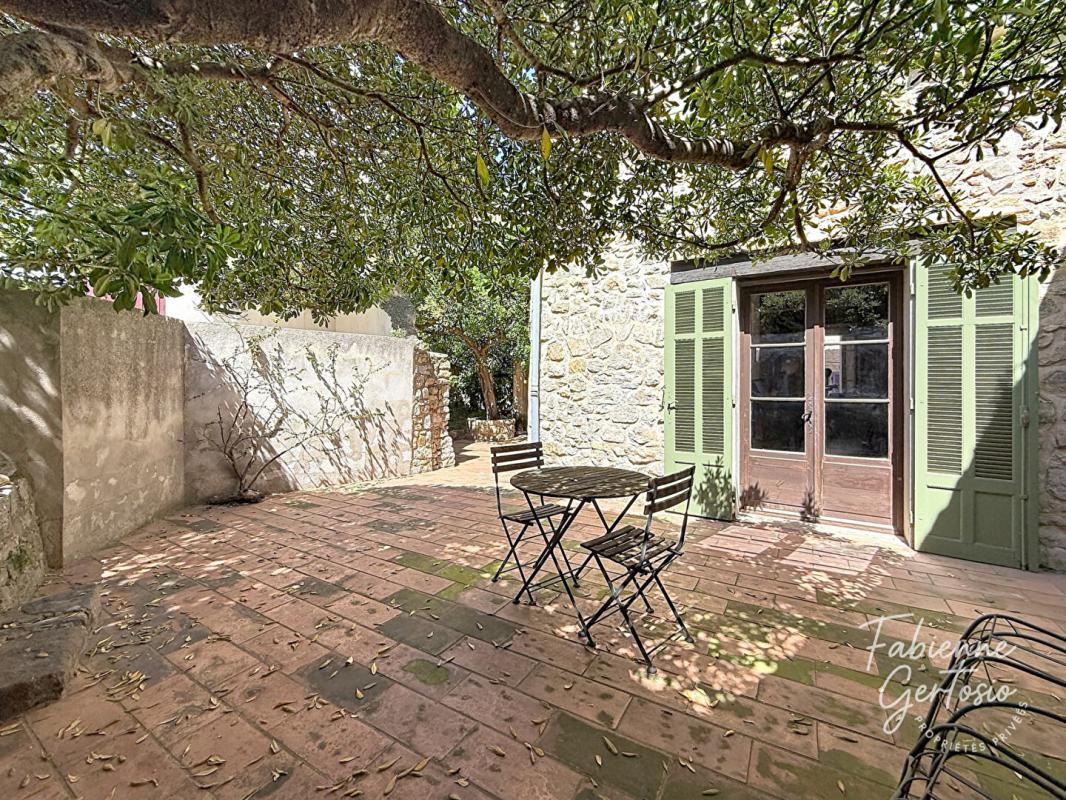 SOLLIES-VILLE Solliès-Ville! Maison de Village de 105m2 avec jardin et cave 14