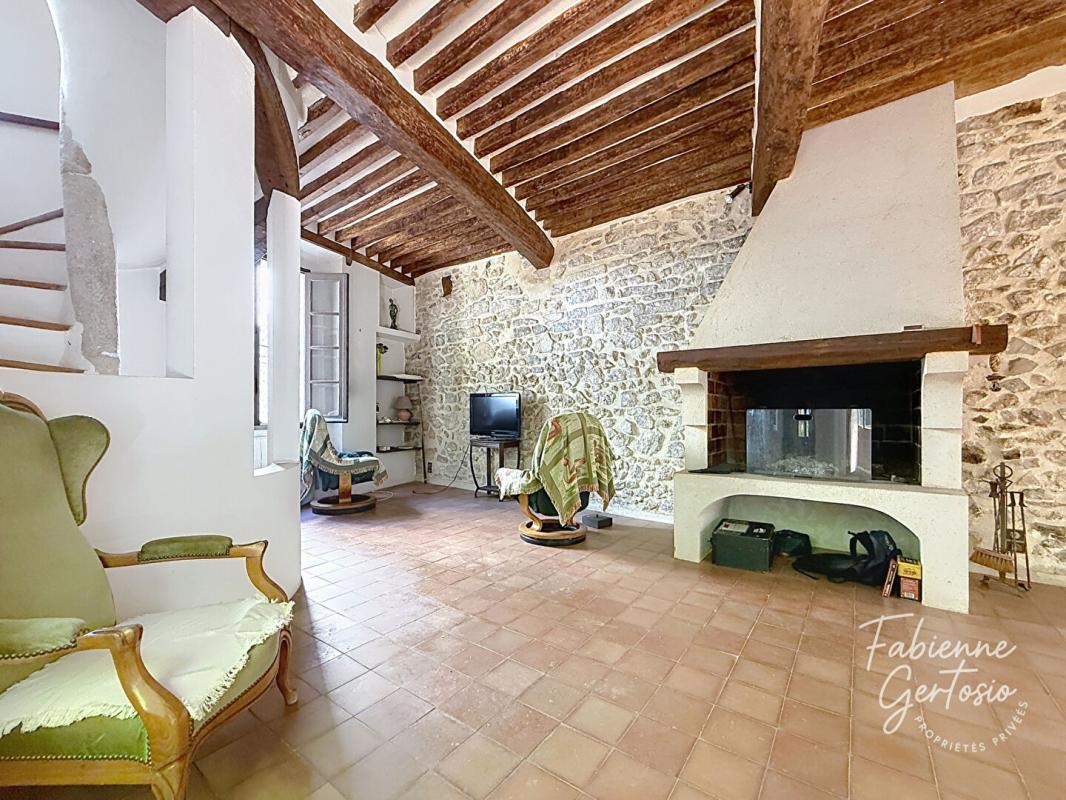 SOLLIES-VILLE Solliès-Ville! Maison de Village de 105m2 avec jardin et cave 6