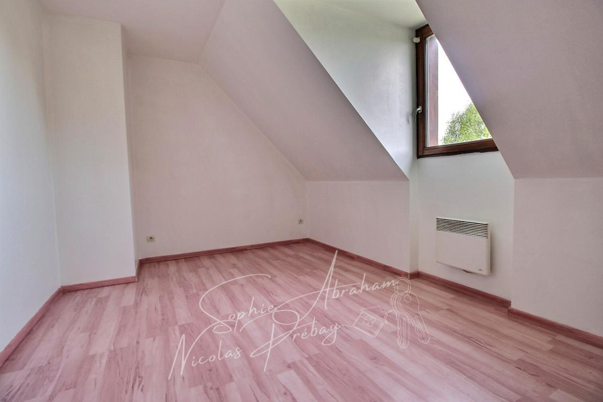 JANVILLE Maison individuelle avec garage et jardin arboré 10