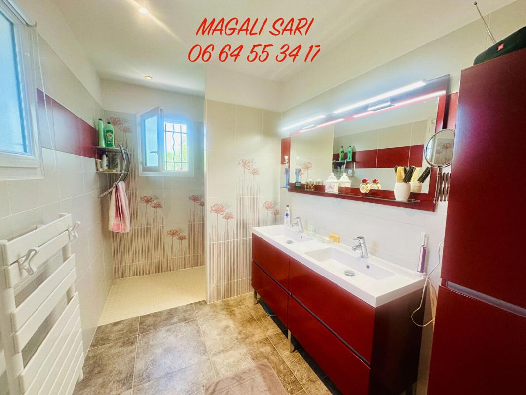 SAINT-HILAIRE-DE-BRETHMAS Villa Saint Hilaire De Brethmas 6 pièce(s) 158 m2 + Piscine 11