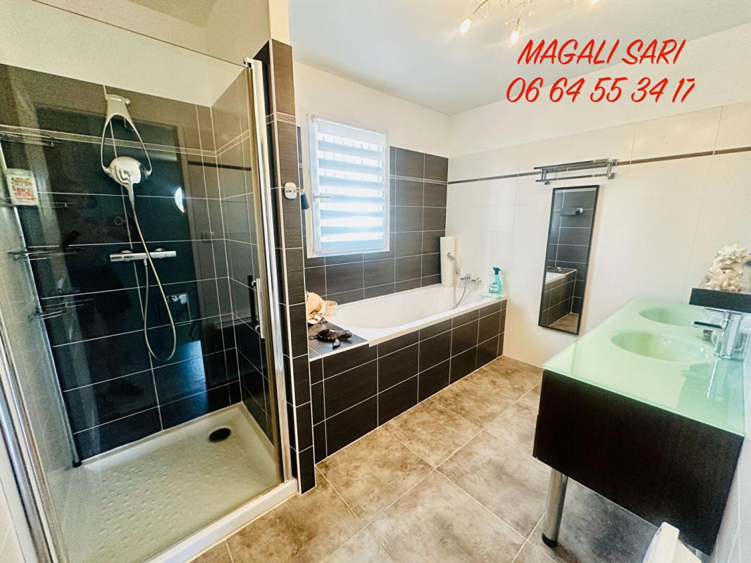 SAINT-HILAIRE-DE-BRETHMAS Villa Saint Hilaire De Brethmas 6 pièce(s) 158 m2 + Piscine 15