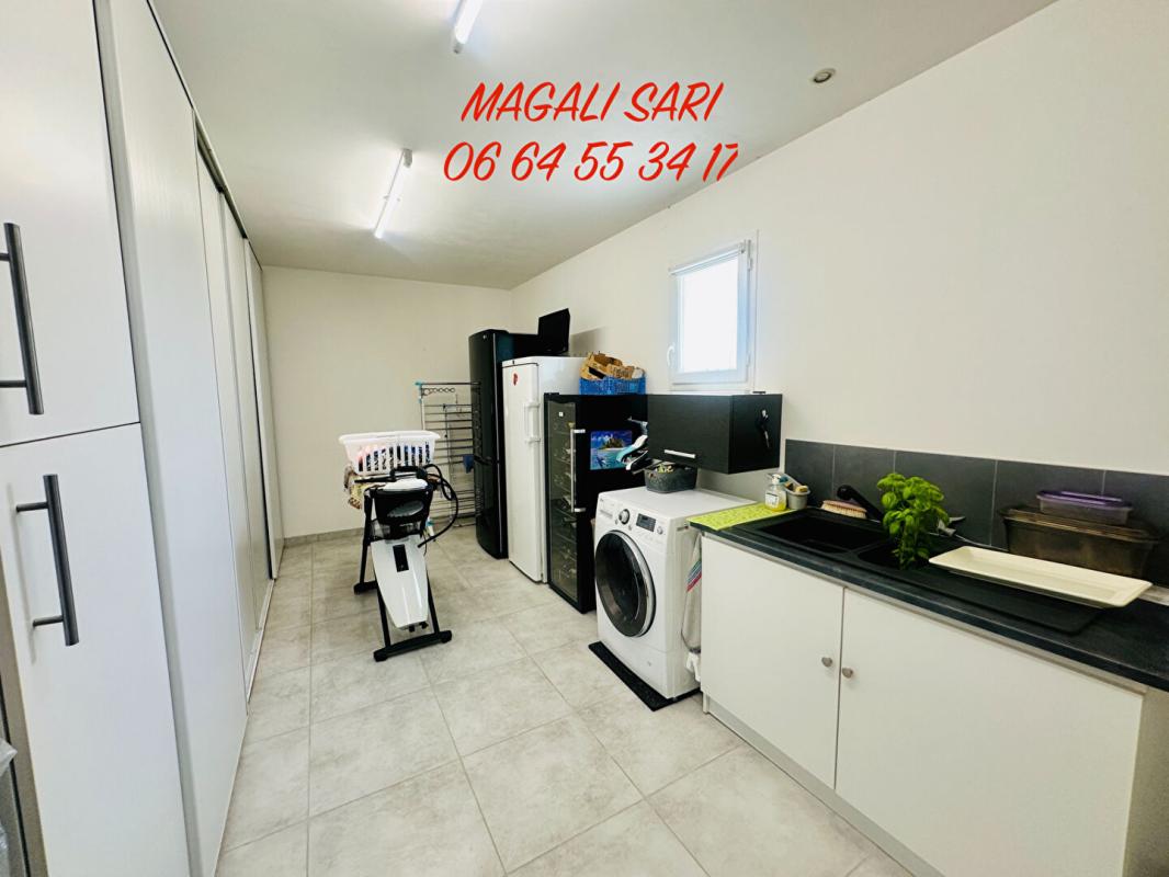 SAINT-HILAIRE-DE-BRETHMAS Villa Saint Hilaire De Brethmas 6 pièce(s) 158 m2 + Piscine 16