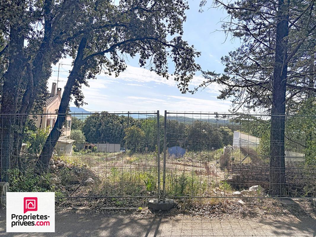 GINASSERVIS Terrain à bâtir 636 m²  viabilisé avec PC 10