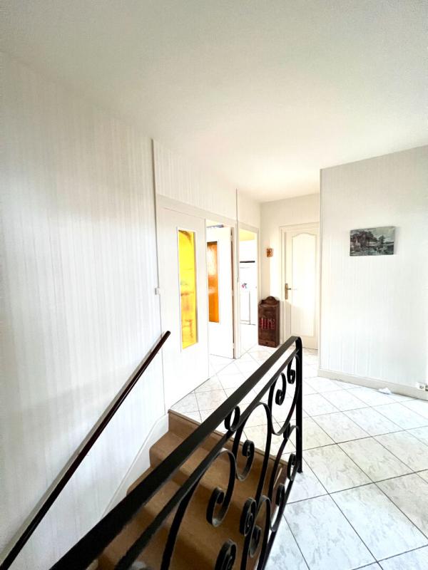 AIGUEPERSE Maison avec jardin, garage et terrain constructible 16
