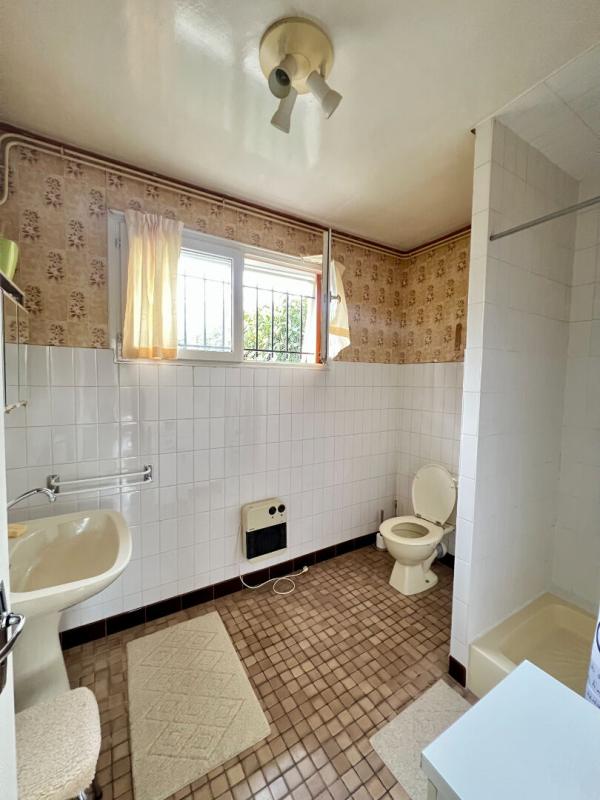 AIGUEPERSE Maison avec jardin, garage et terrain constructible 20