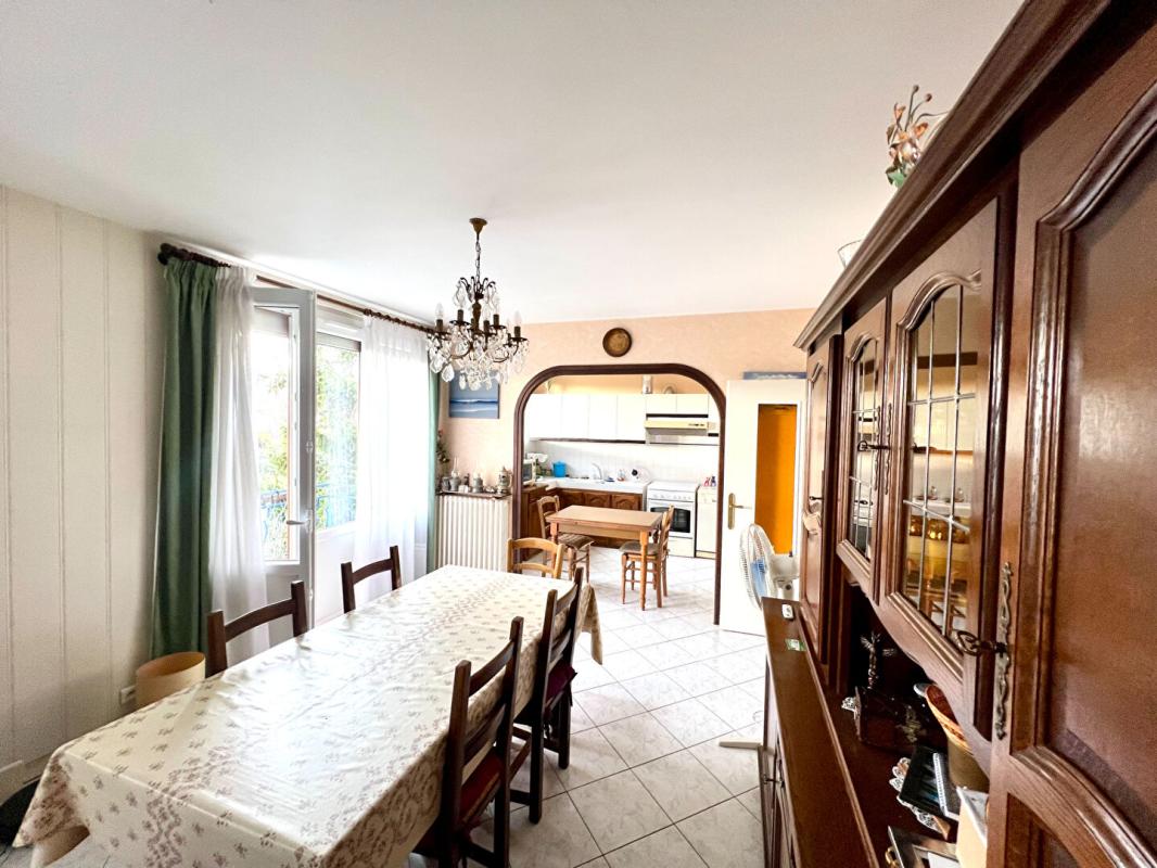 AIGUEPERSE Maison avec jardin, garage et terrain constructible 6