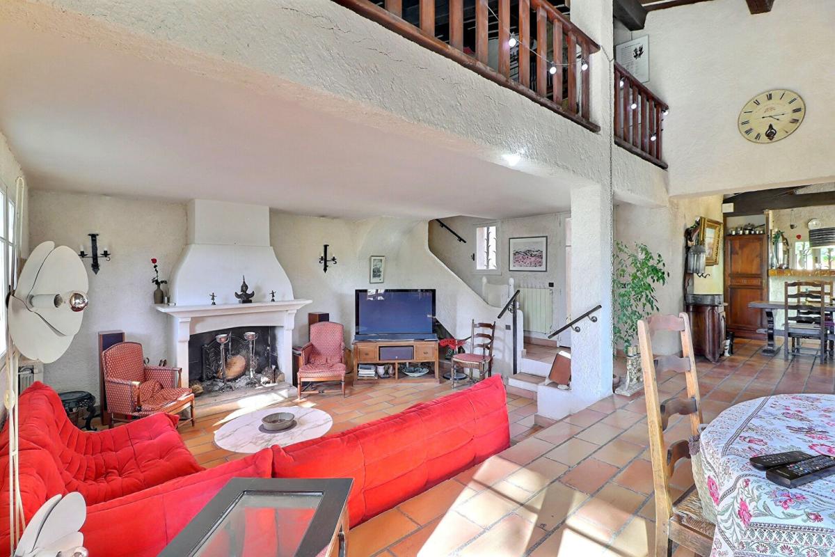VENTABREN Maison Ventabren 9 pièces 205 m2 - piscine, double garage sur terrain de 2020 m2 6