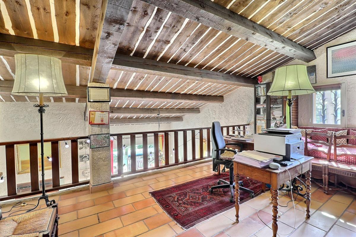 VENTABREN Maison Ventabren 9 pièces 205 m2 - piscine, double garage sur terrain de 2020 m2 8