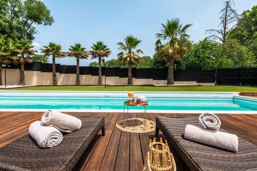 JUVIGNAC Grand Studio Sans bail commercial  avec terrasse vue GOLF 1