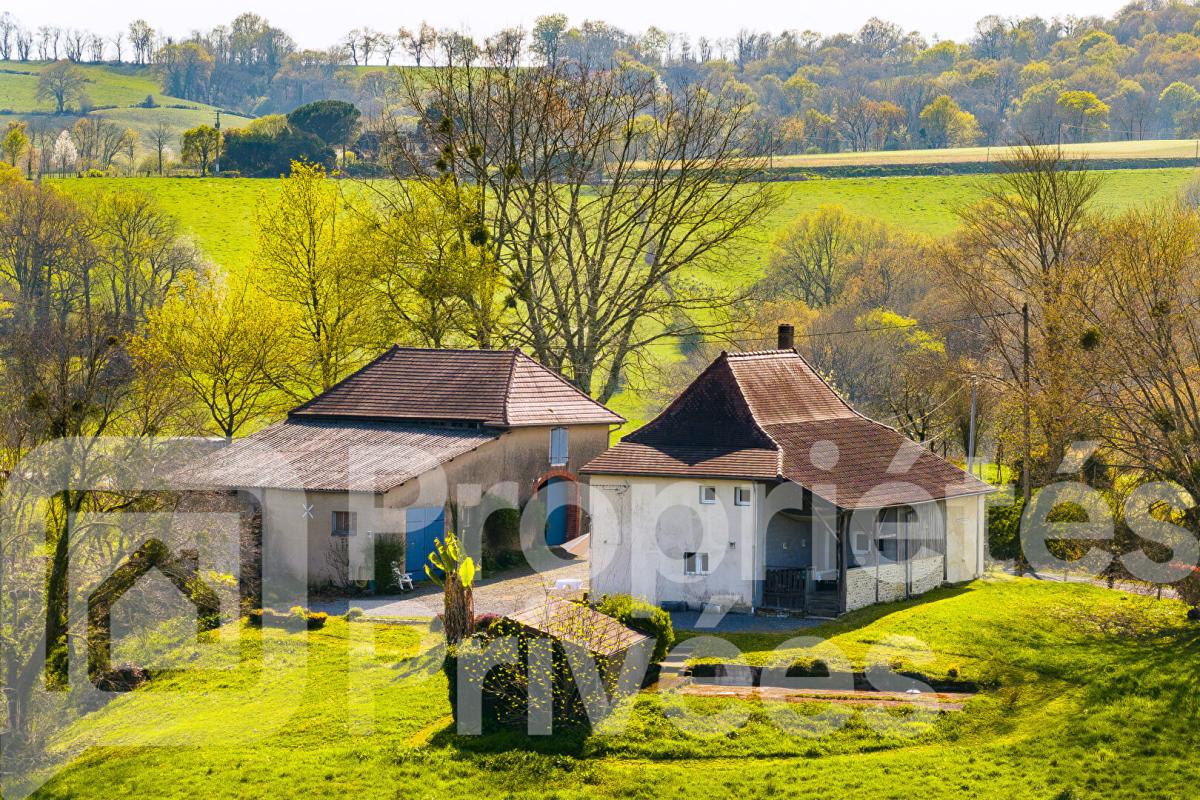 ORTHEZ Corps de ferme rénové avec dépendance et terre agricole 1