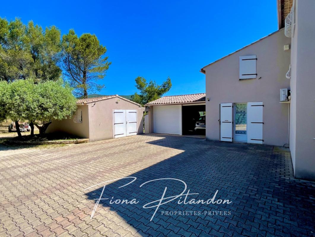 LAURIS Villa lumineuse avec piscine et dépendance sur terrain paysager 13