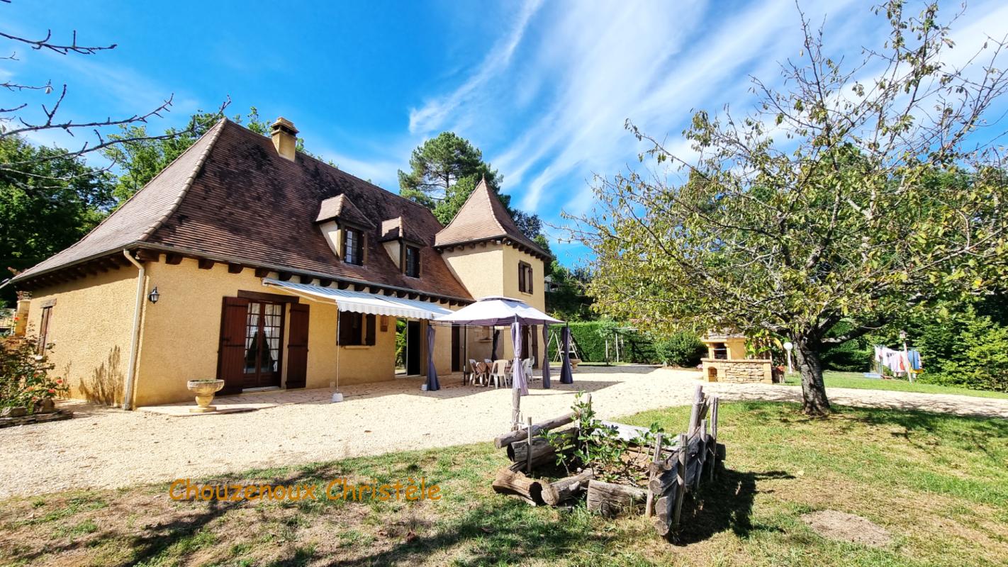SARLAT-LA-CANEDA 24200 Sarlat La Caneda :Maison et gîte, dépendances et piscine sur 5000m² 1