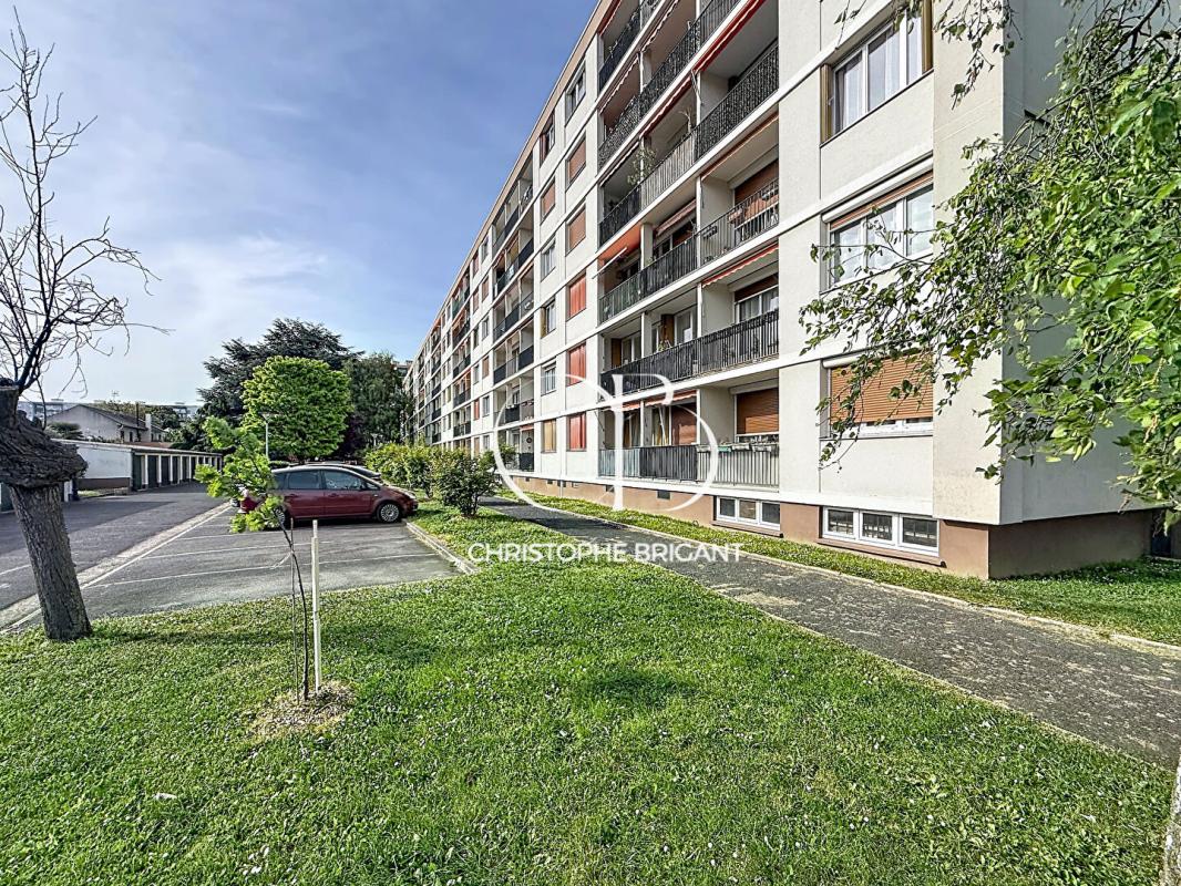 VITRY-SUR-SEINE Appartement  4 pièce(s) 75 m² avec Balcon et box 11