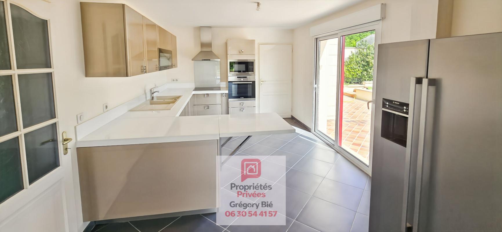 VILLENEUVE-LE-COMTE Maison récente7 pièce(s) 160 m2 10