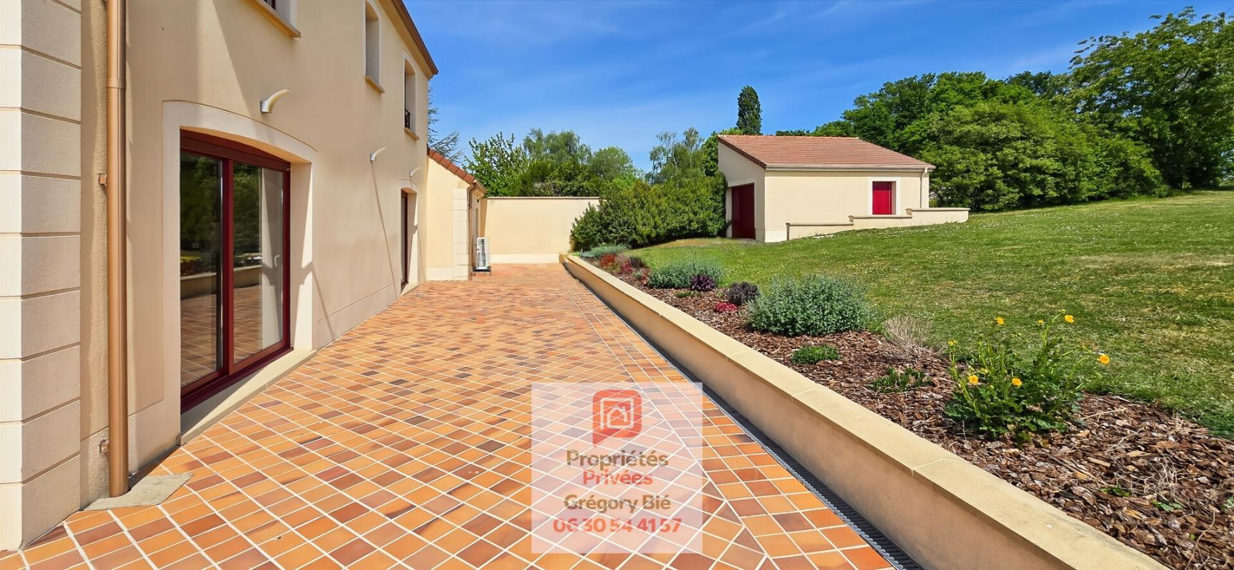 VILLENEUVE-LE-COMTE Maison récente7 pièce(s) 160 m2 6