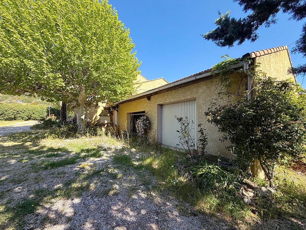 CUERS Cuers ! Propriété de 320 m2 avec garage à rénover 12
