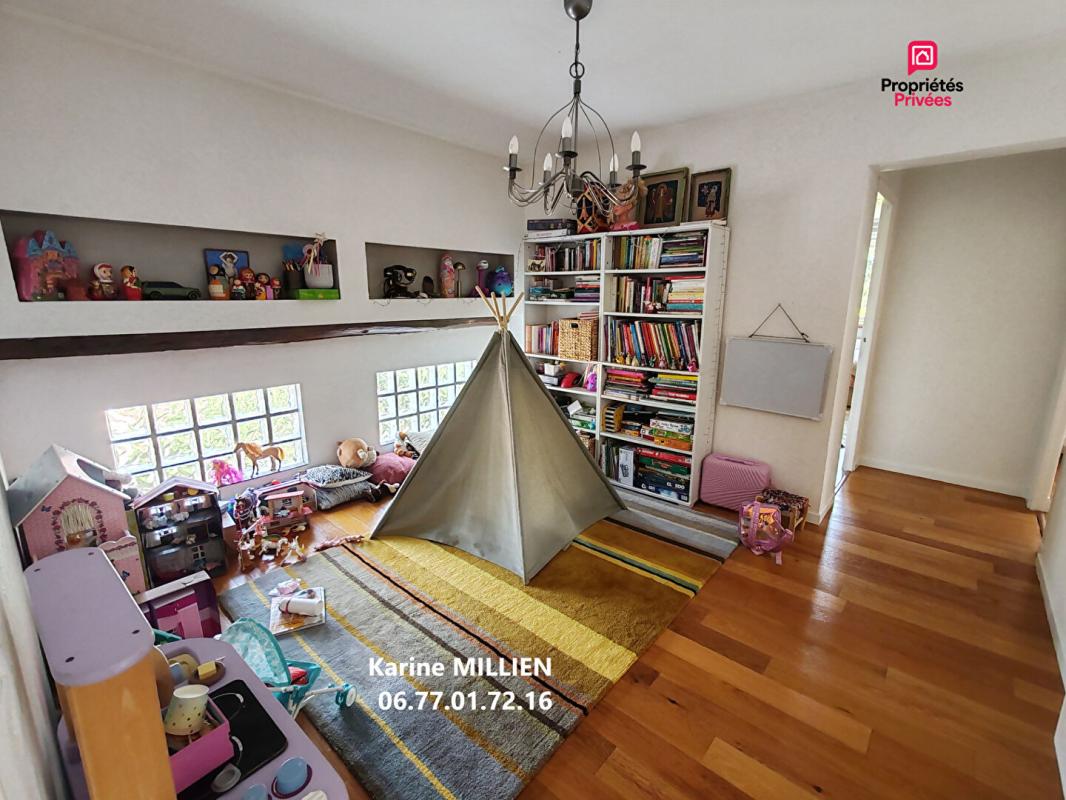 DREUX DREUX 28100 Maison individuelle - 1 étage - 5 chambres - Dépendance aménagée - Double garage - Terrain - 547000  HAI 11