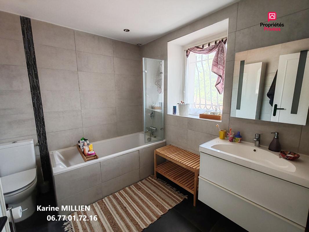 DREUX DREUX 28100 Maison individuelle - 1 étage - 5 chambres - Dépendance aménagée - Double garage - Terrain - 547000  HAI 14