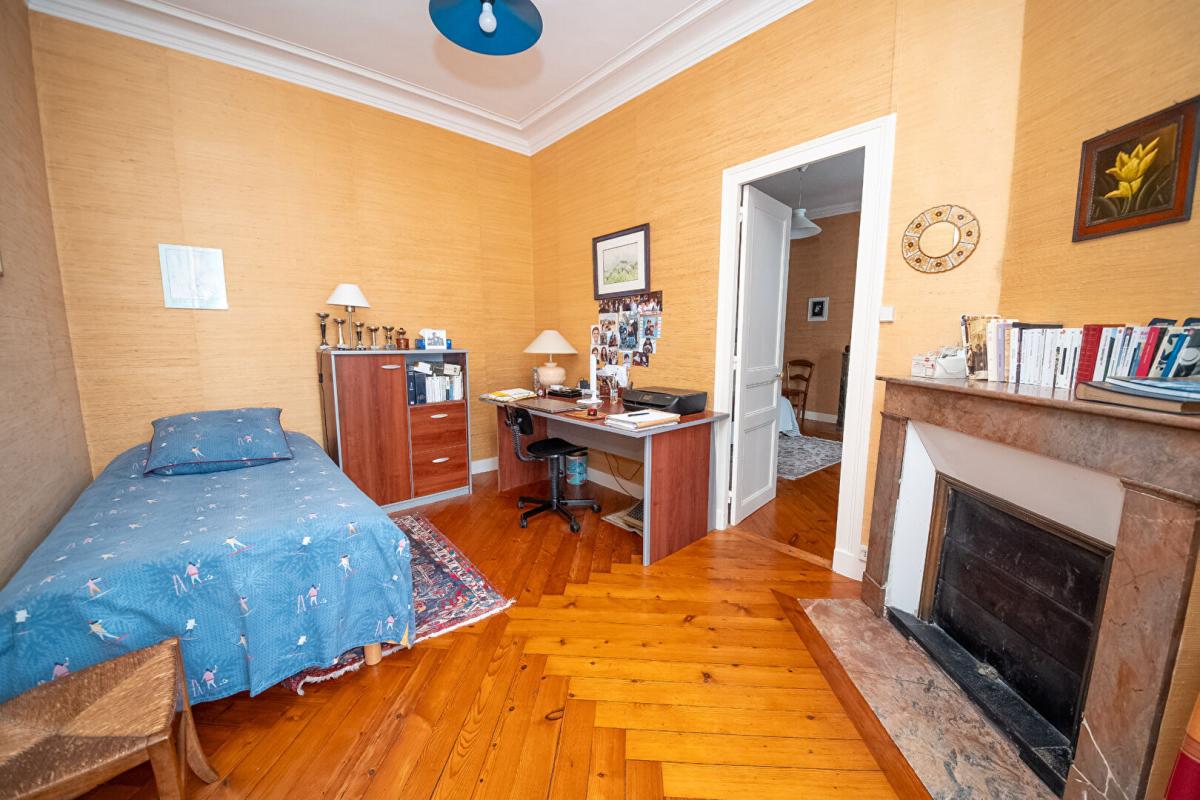 ALENCON Maison 19ème avec grand jardin et garage 14