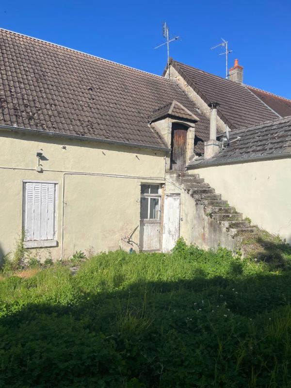 MEILLANT Maison de village à fort potentiel  133 m² + combles aménageables  Proche Saint-Amand-Montrond 2