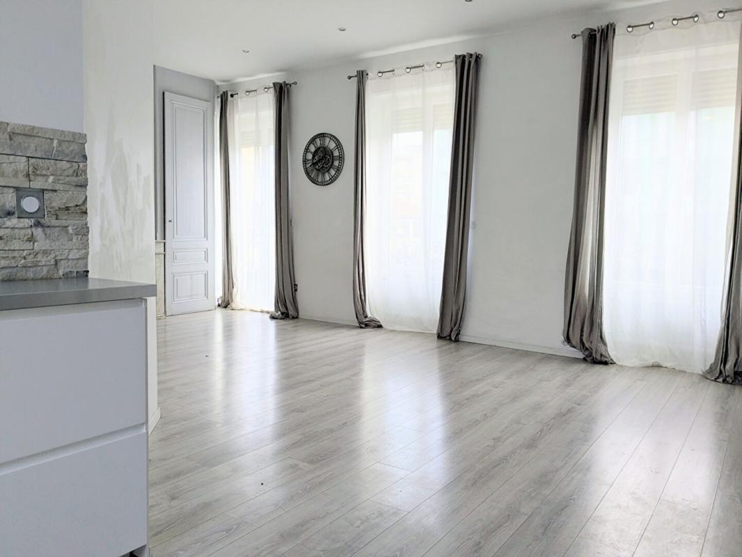 TASSIN-LA-DEMI-LUNE Appartement Tassin La Demi Lune 4 pièce(s) 85.78 m2 2