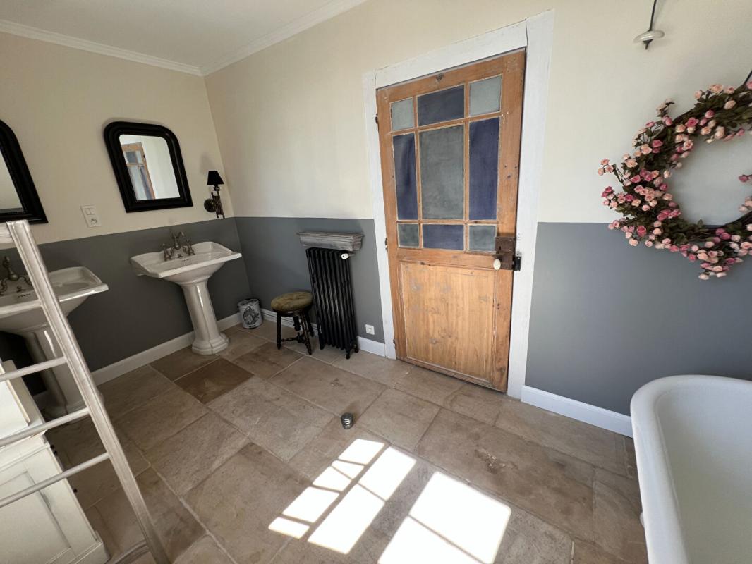 NANTEUIL Maison Nanteuil 6 pièce(s) 215 m2 10
