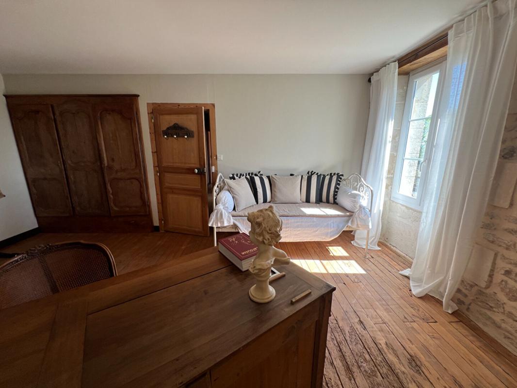 NANTEUIL Maison Nanteuil 6 pièce(s) 215 m2 14