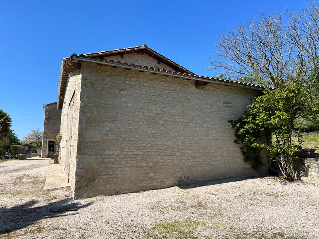 NANTEUIL Maison Nanteuil 6 pièce(s) 215 m2 18